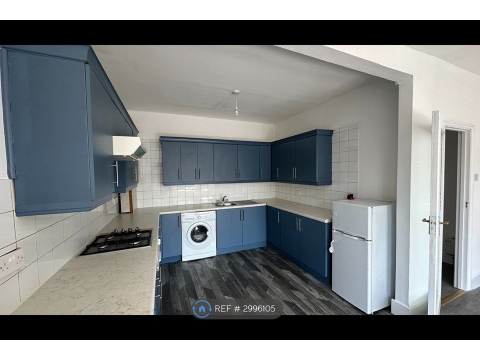 Property photo 2 of 11 Kitchen
