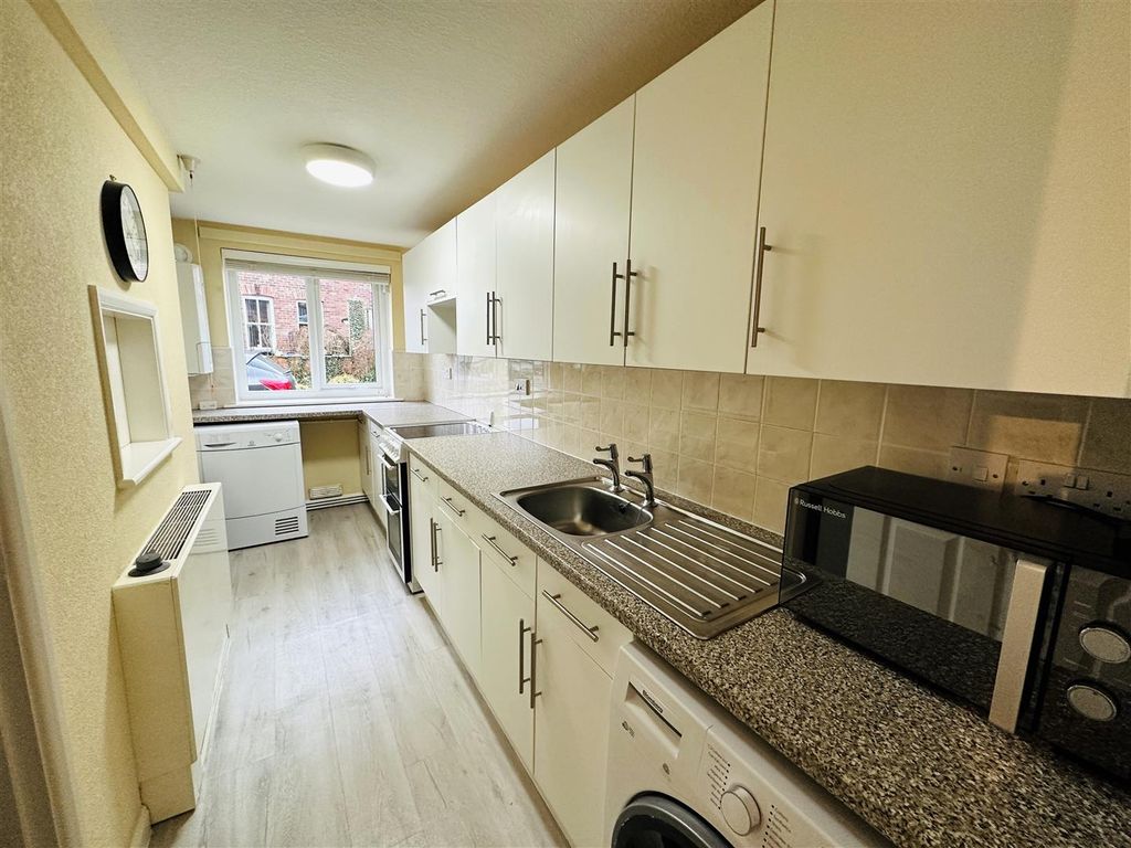 Property photo 2 of 11 Kitchen