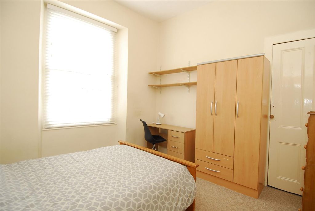 Property photo 3 of 10 51Cliftonplacer3005.Jpg