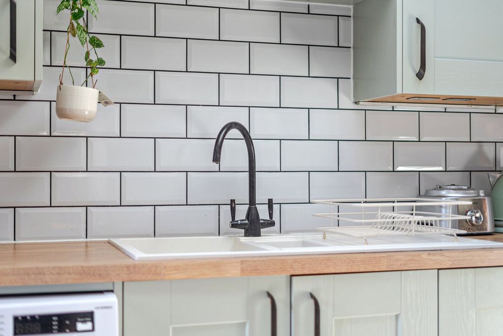 Property photo 3 of 22 1373311-10-690099...