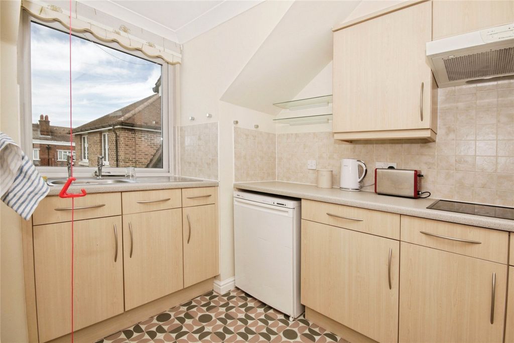 Property photo 3 of 11 Kitchen