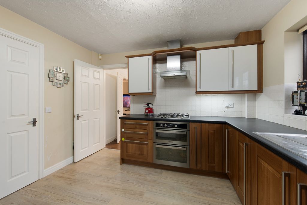 Property photo 2 of 26