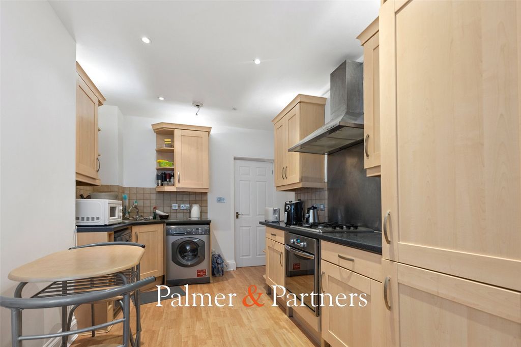 Property photo 3 of 16 Picture No. 12