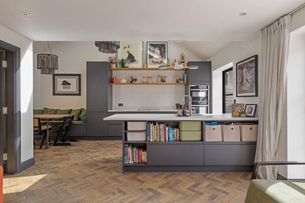 Property photo 2 of 20 12 Forrester Path, Se26 - 6.Jpg