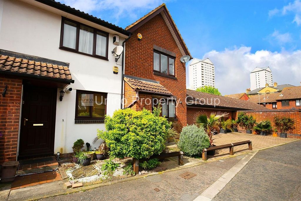 Property photo 1 of 11