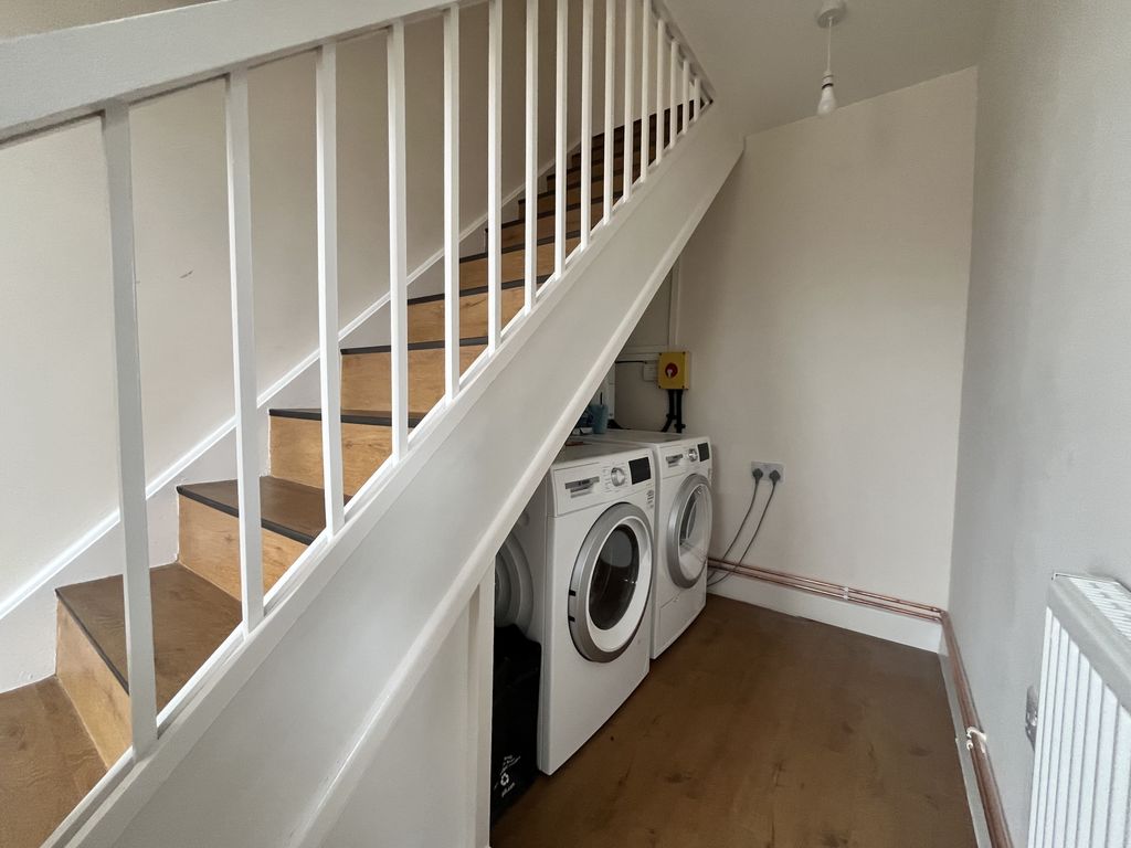 Property photo 2 of 18 Entrance Hall