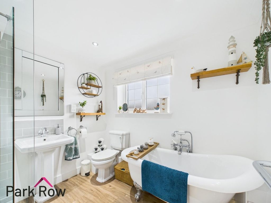 Property photo 3 of 27 Main Bathroom