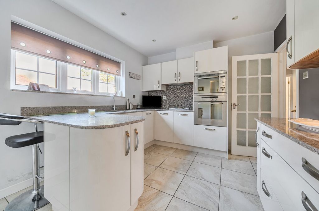 Property photo 3 of 19