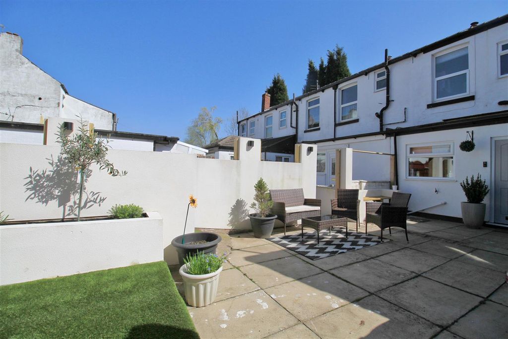 Property photo 3 of 20 Front Aspect .Jpg