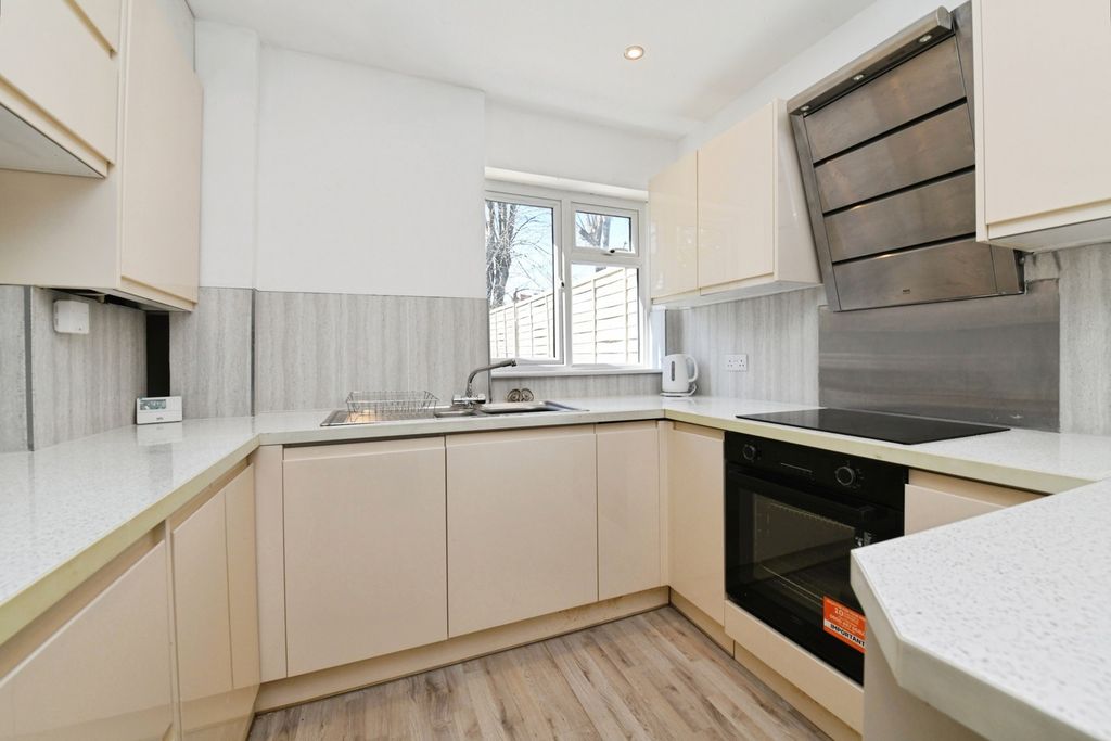 Property photo 2 of 17 Kitchen