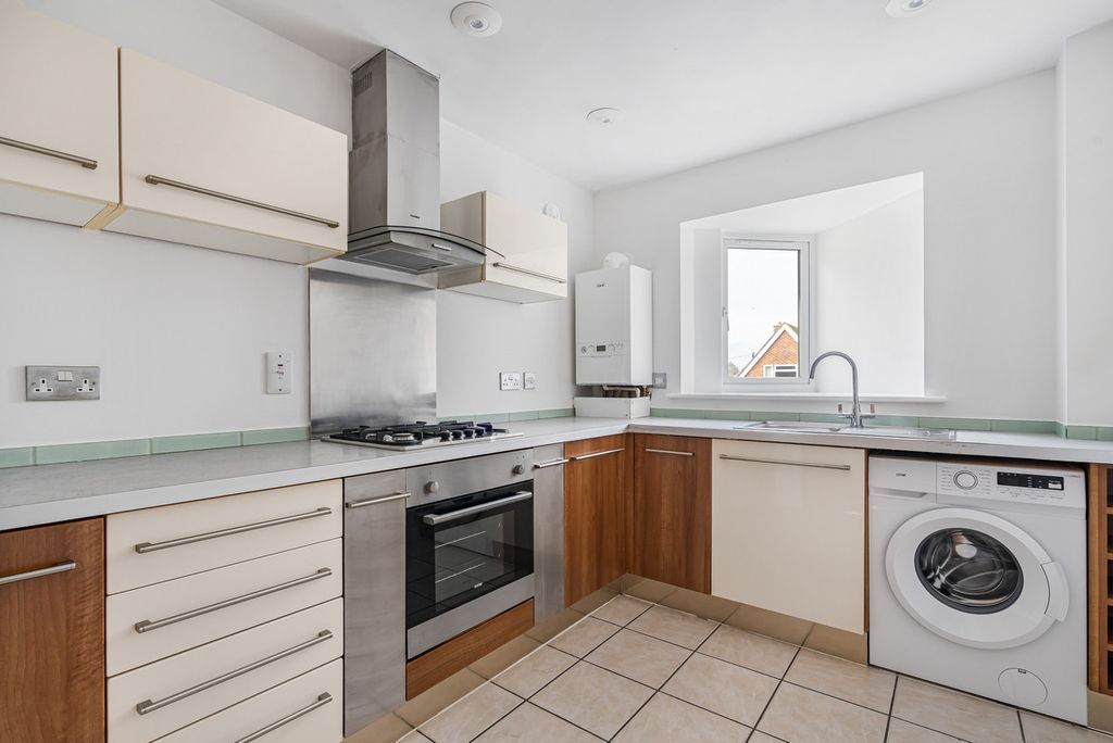 Additional image 5 of 2 bed flat for saleBuckingham Court, Bicester OX26