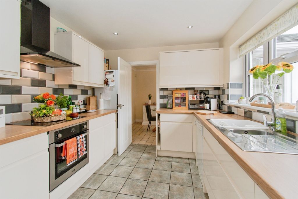 Property photo 2 of 16