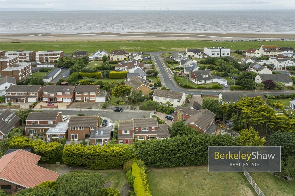 Property photo 2 of 24 Ingle Green, Blundellsands L23