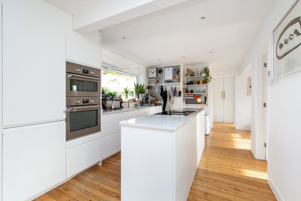 Property photo 2 of 20 3571672