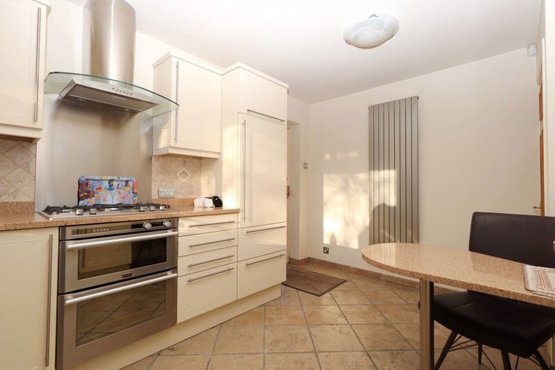 Property photo 2 of 29 Breakfast Kitchen