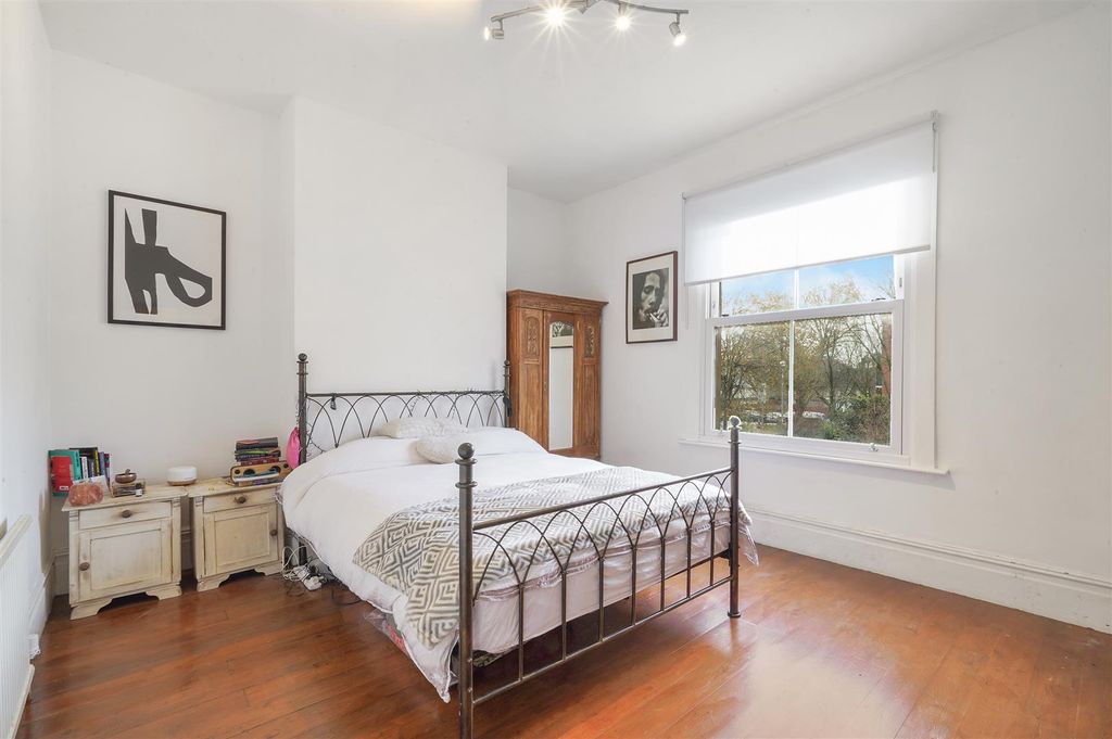 Property photo 3 of 10 Double Bedroom