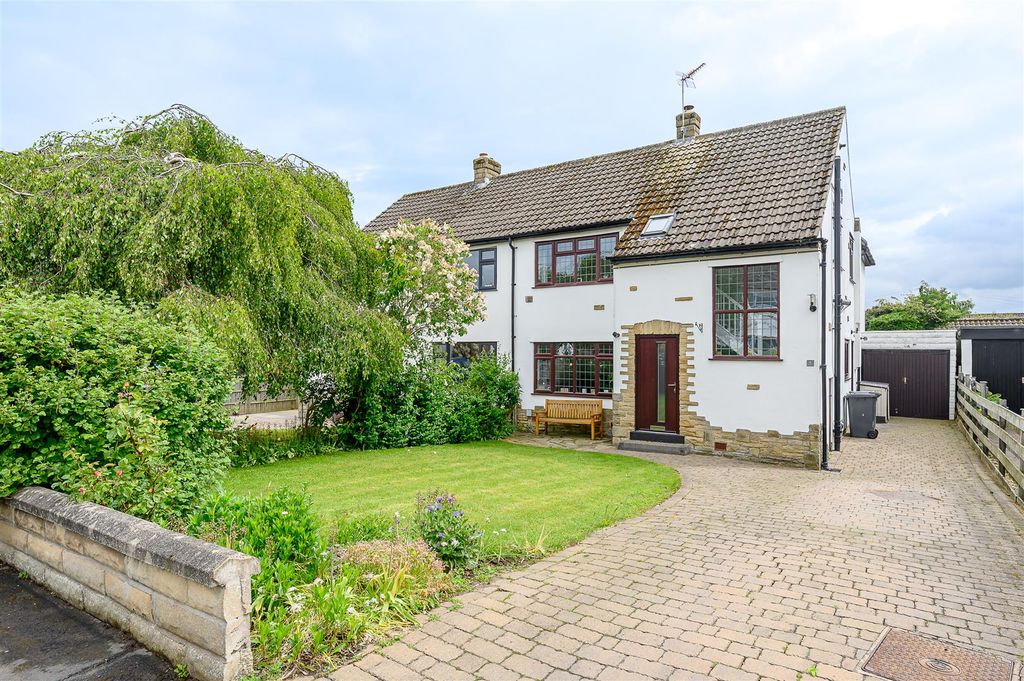 Property photo 1 of 17 External