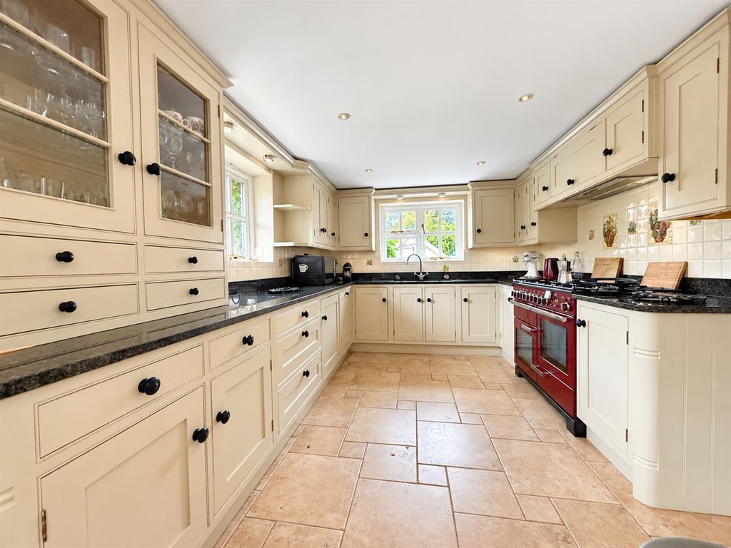Property photo 3 of 33