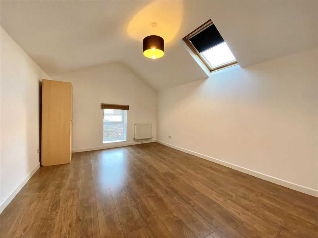 Property photo 2 of 13 Picture No. 21