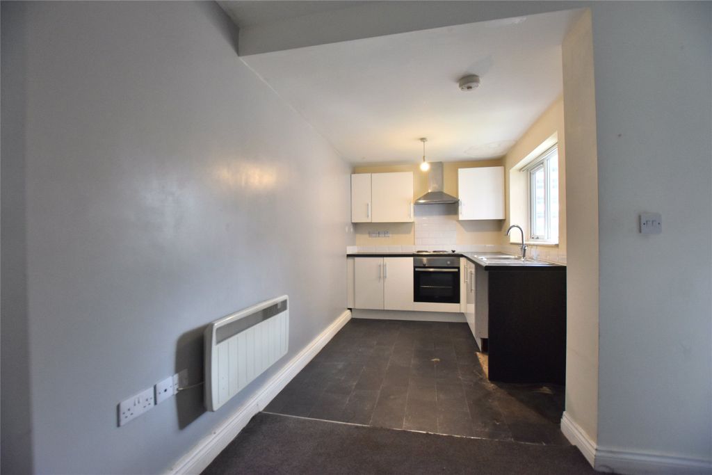 Property photo 3 of 8 Kitchen