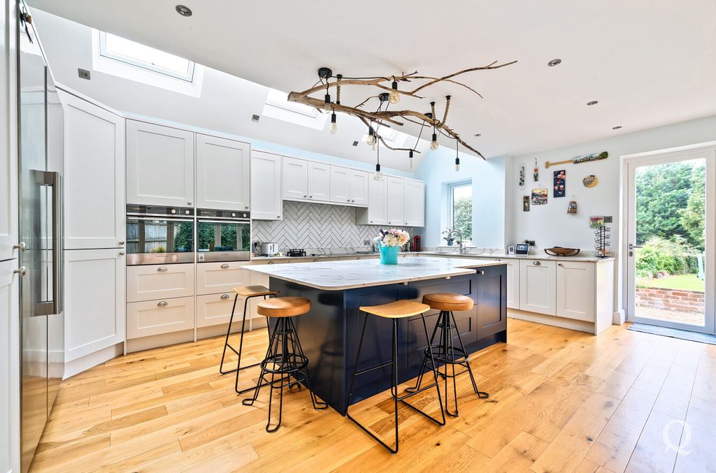 Property photo 3 of 33 d73369E8-0B4c-450...