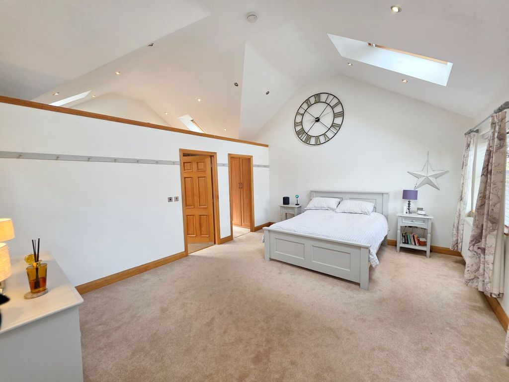 Property photo 1 of 32