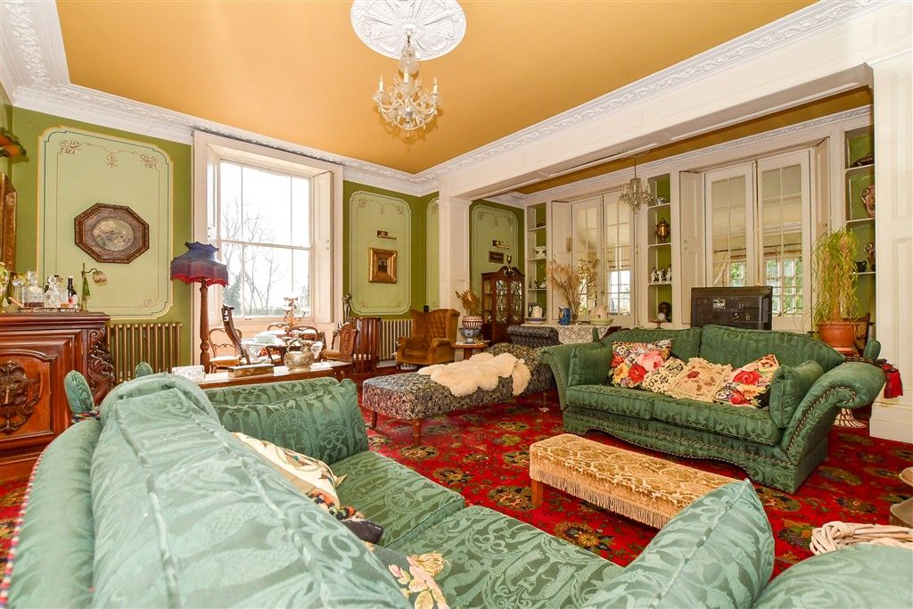 Property photo 2 of 16 Lounge