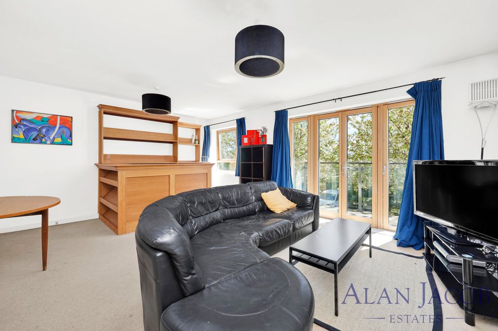 Property photo 2 of 21