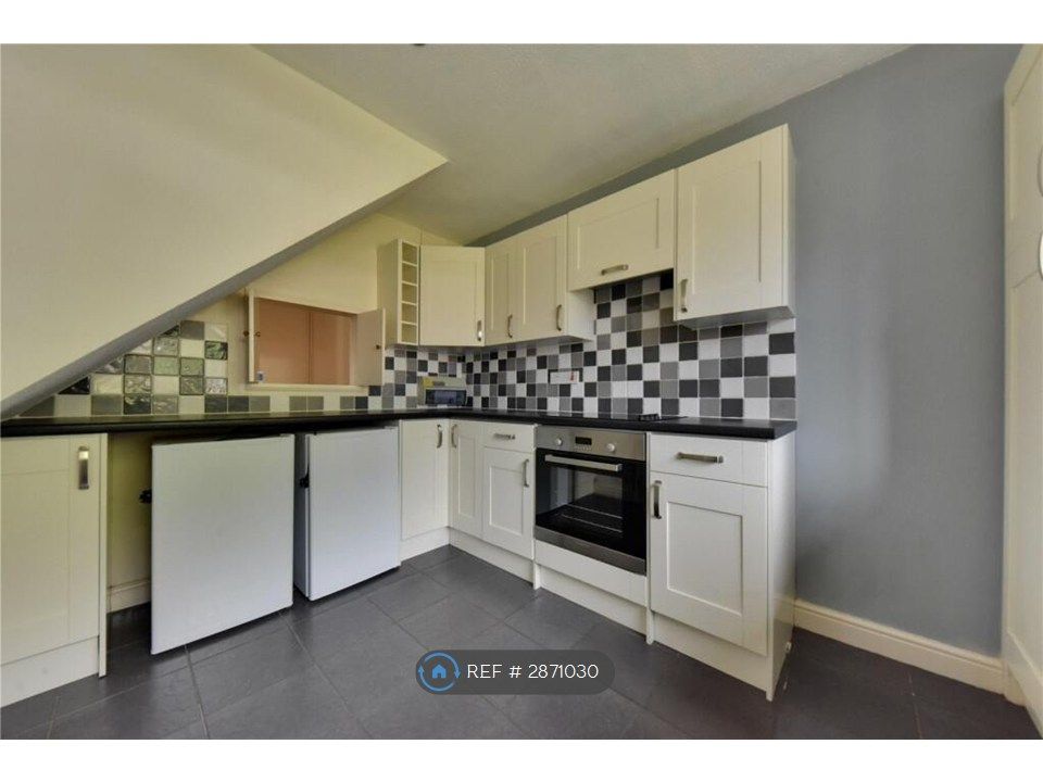 Property photo 3 of 13 Kitchen