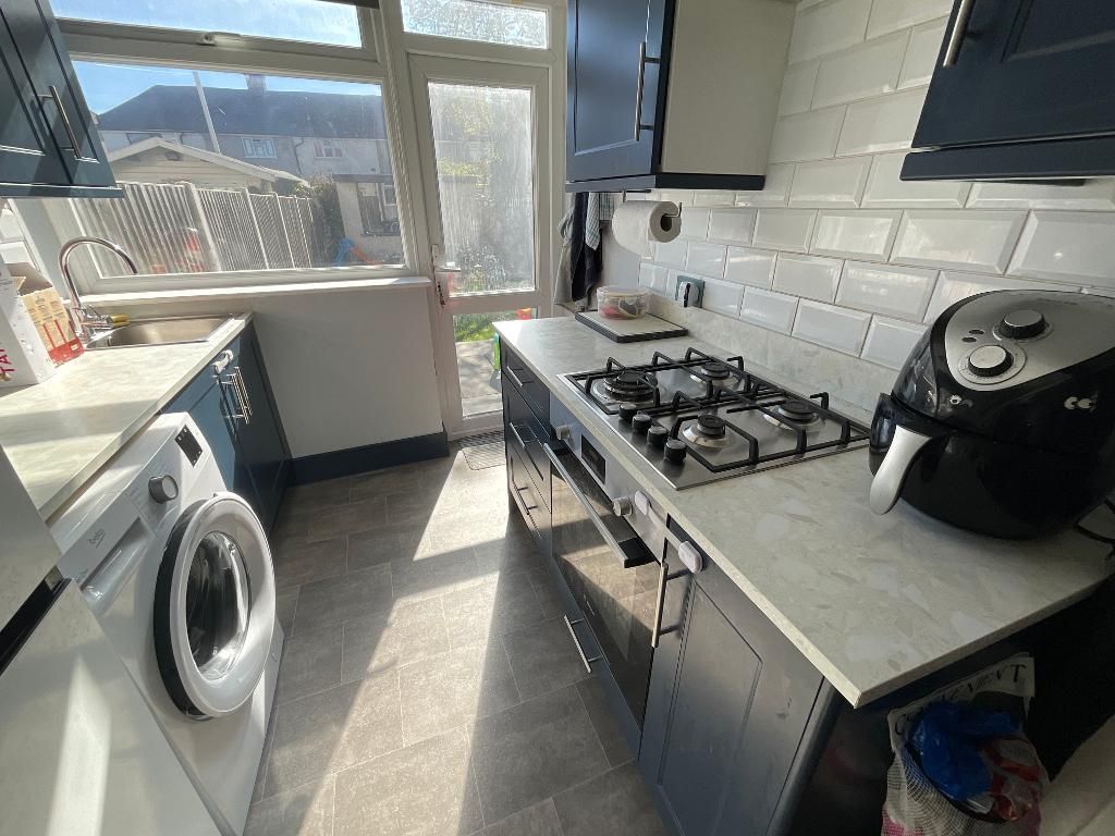 Property photo 3 of 17 Kitchen 7'8 x 7'1