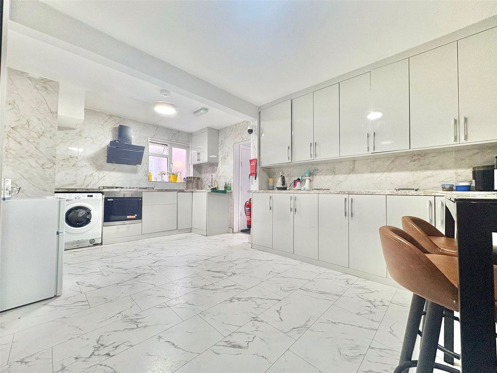 Property photo 2 of 16 Kitchen