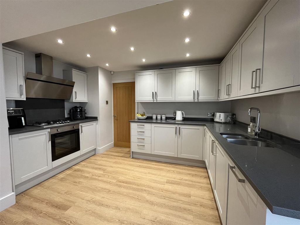 Property photo 1 of 25 Open Plan Kitchen Living
