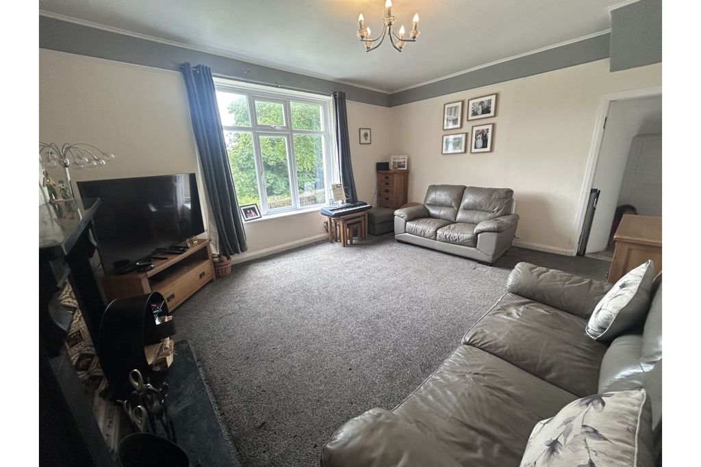 Property photo 2 of 31