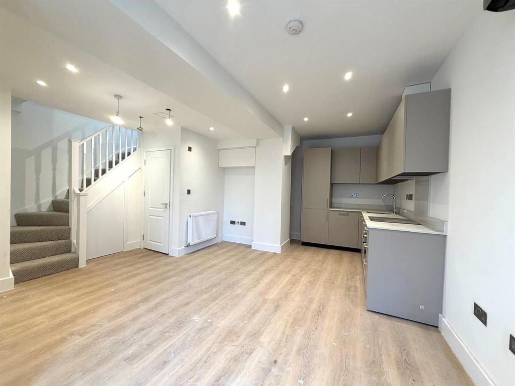 Property photo 1 of 12 Kitchen Reception 5.Jpg