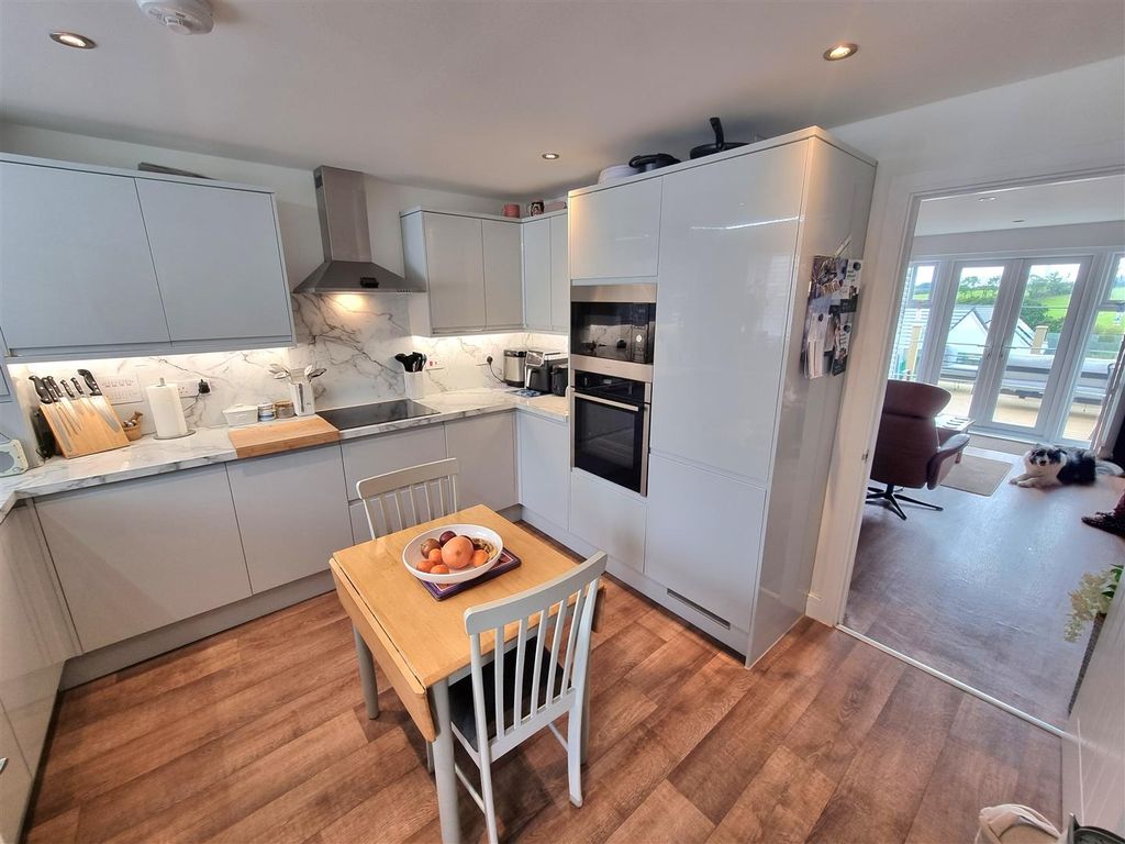 Property photo 2 of 17 Kitchen.Jpg