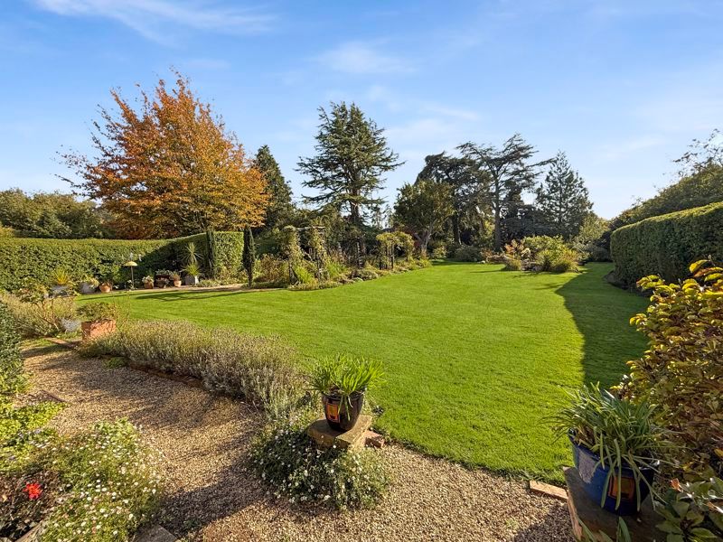 Property photo 3 of 26 Garden