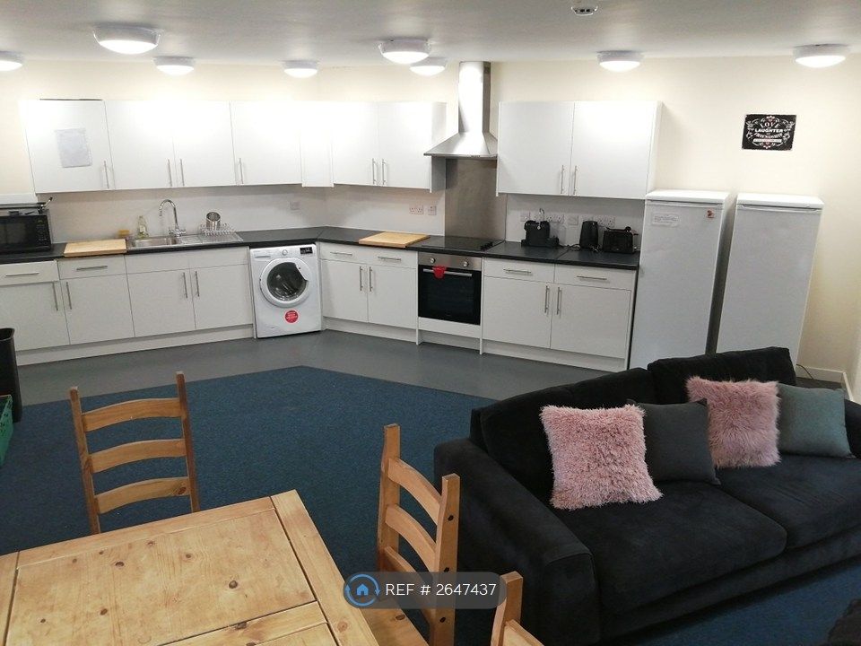 Property photo 3 of 14 Kitchen/Lounge