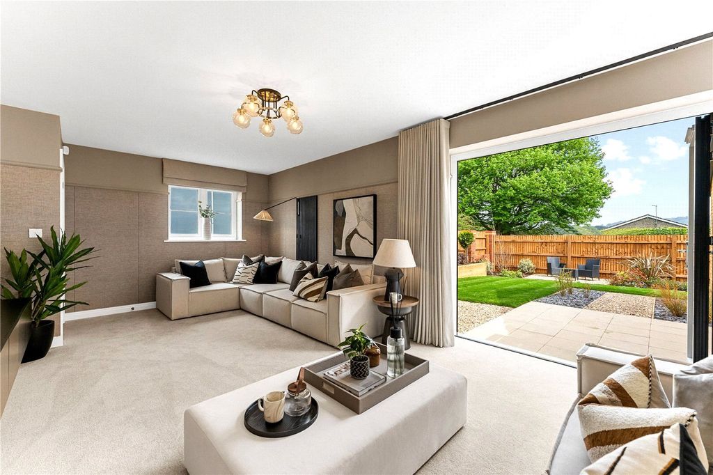 Property photo 2 of 24 Hornbeam Sh