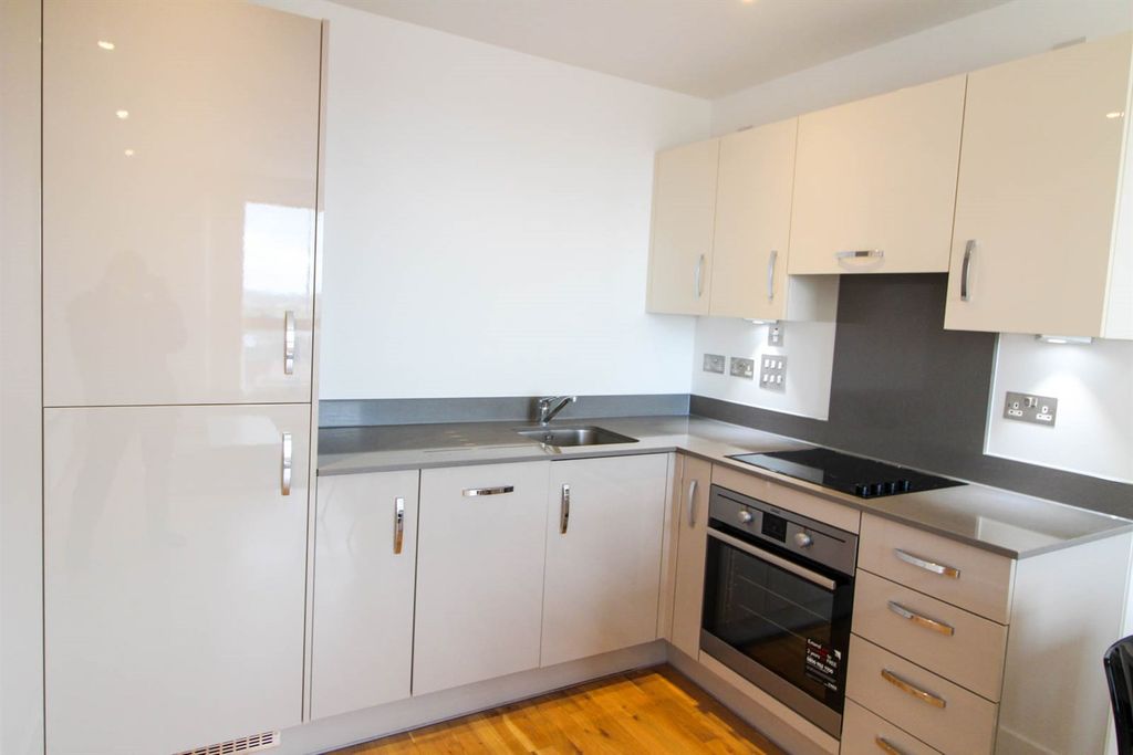 Property photo 2 of 7 Kitchen