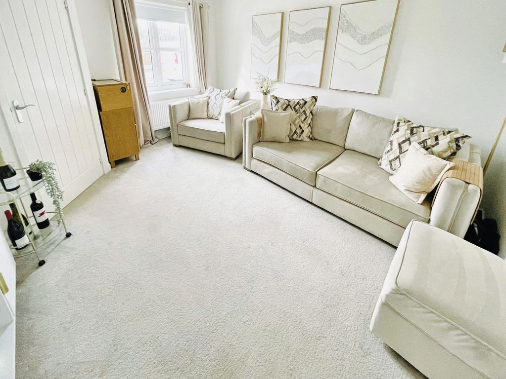 Property photo 2 of 11 Image