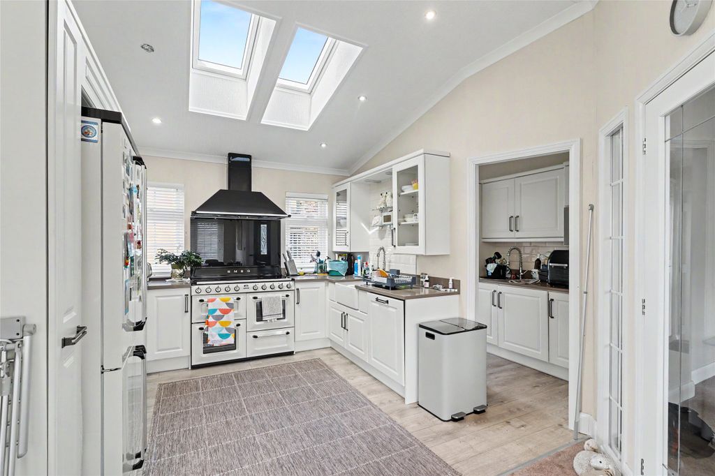 Property photo 3 of 16 3 - Picture No. 12
