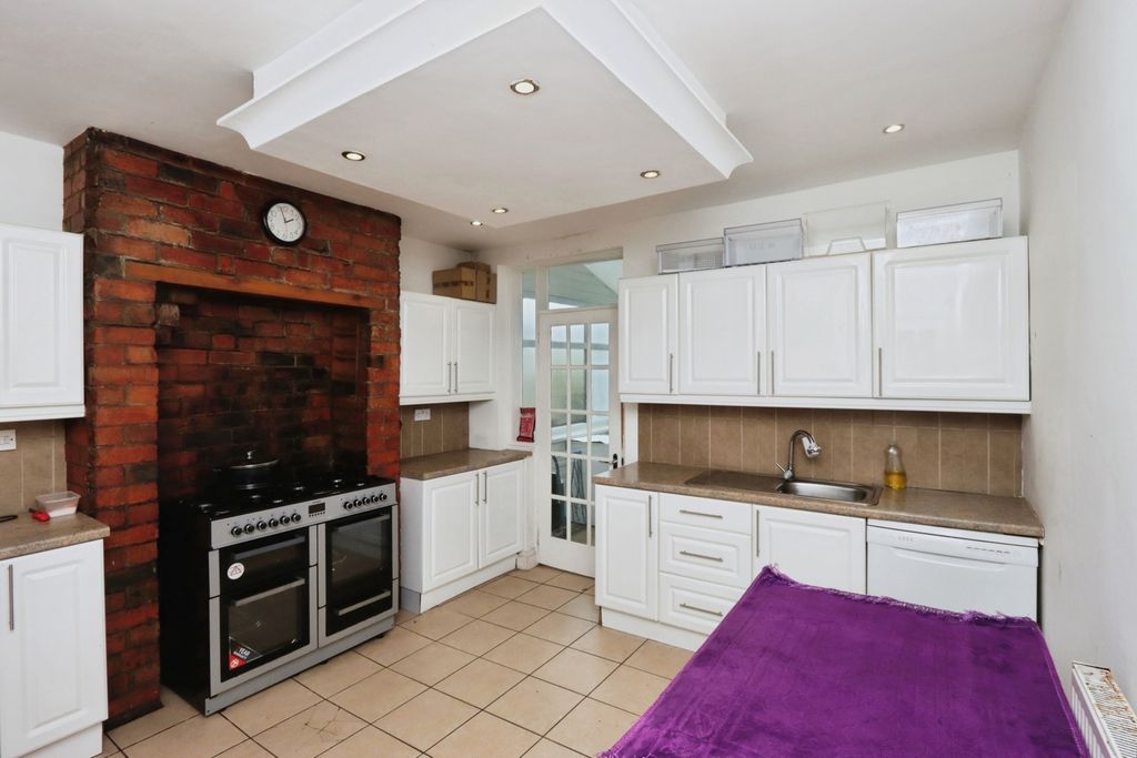 Property photo 2 of 17 Photo