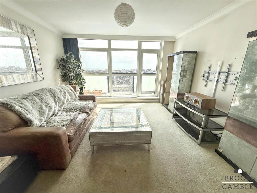 Property photo 3 of 12