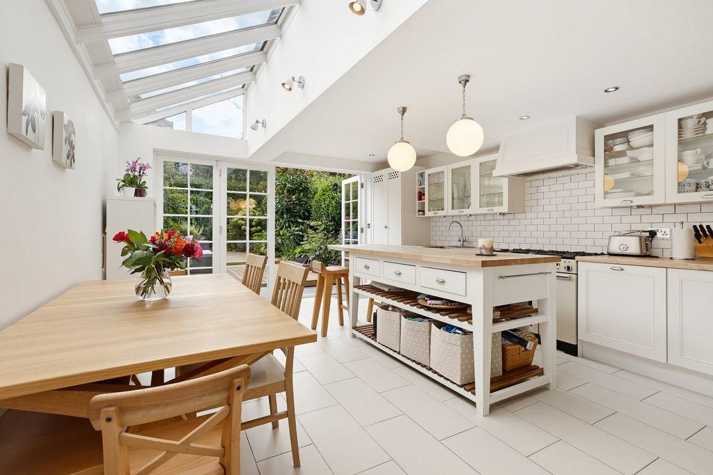 Property photo 1 of 15 Kitchen