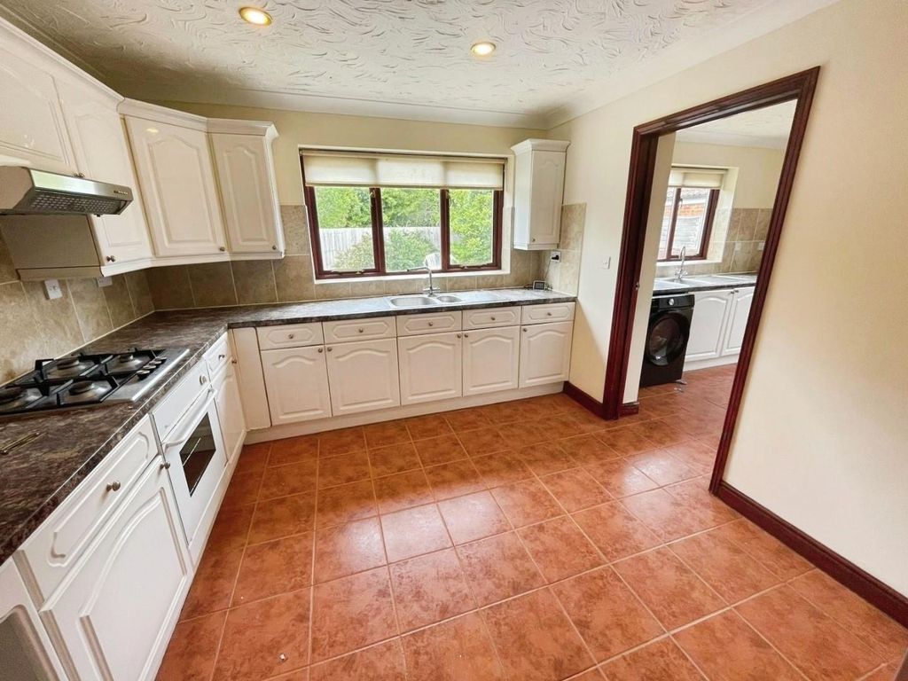 Property photo 3 of 16 F696Bb64-B46204c9-221F-4A6E-8c7E-40Dd2F5E5A30.Jpeg