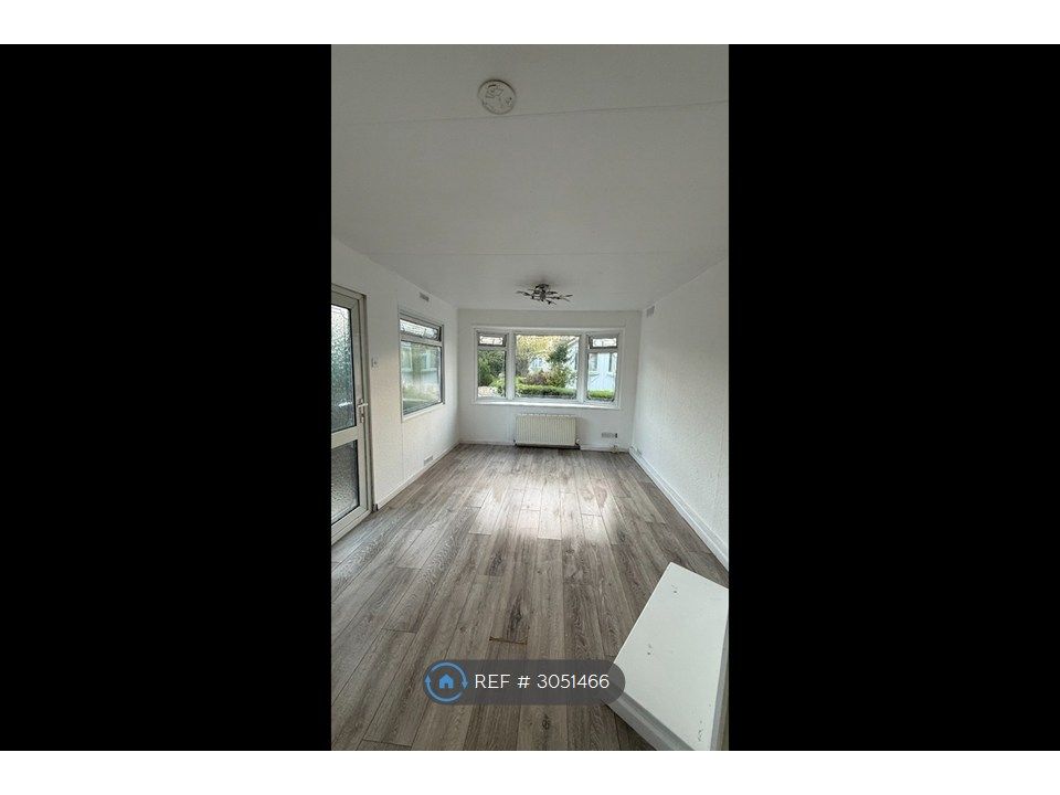 Property photo 1 of 5 Unit 2 Lounge