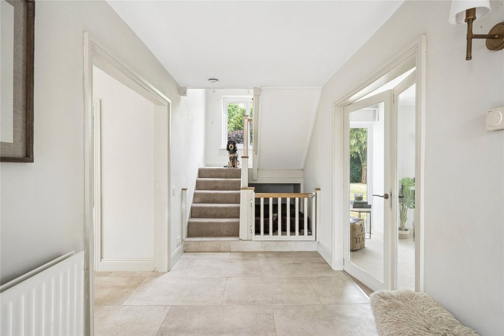 Property photo 2 of 19 Entrance Hall