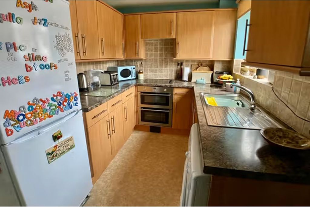 Property photo 2 of 9 Kitchen