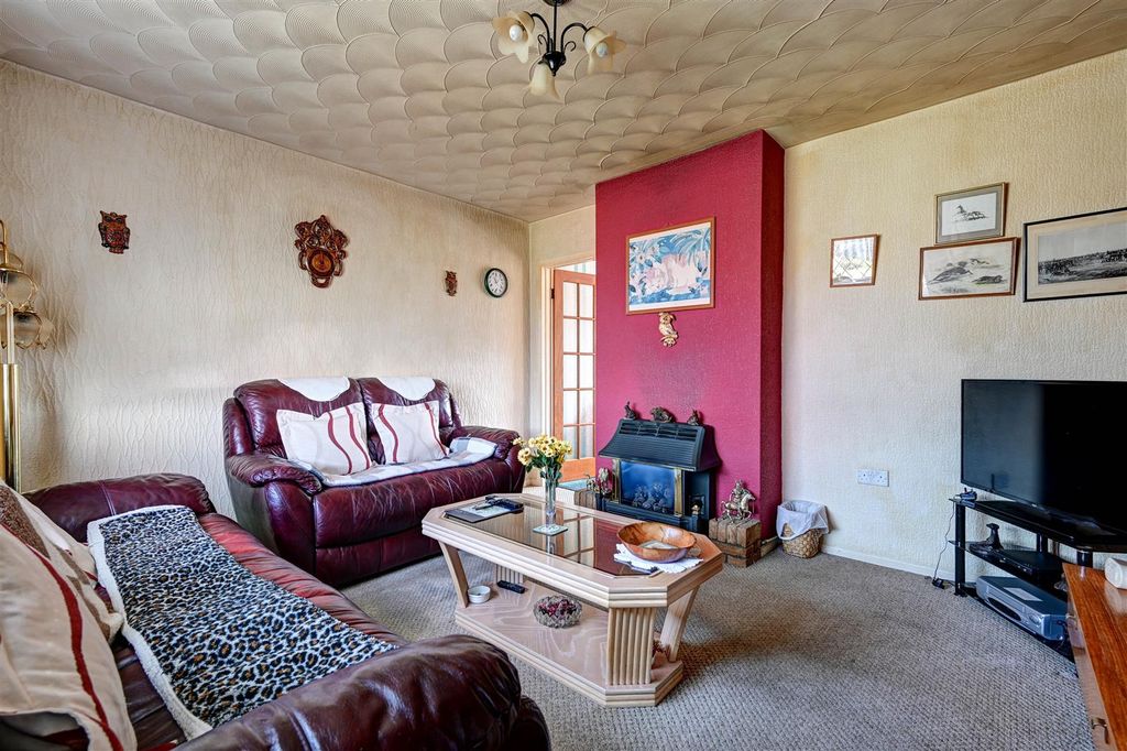 Property photo 2 of 14 Lounge.Jpg