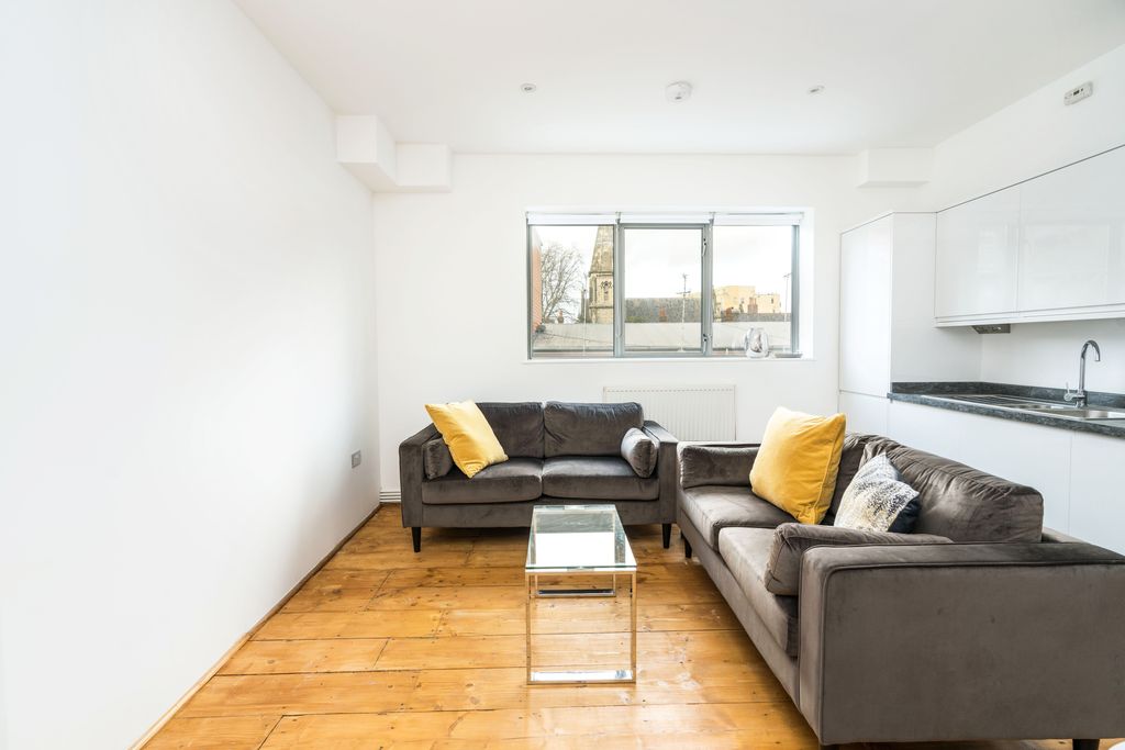 Property photo 3 of 9